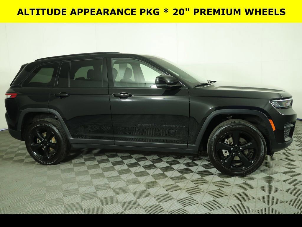 Used 2022 Jeep Grand Cherokee Altitude image 7