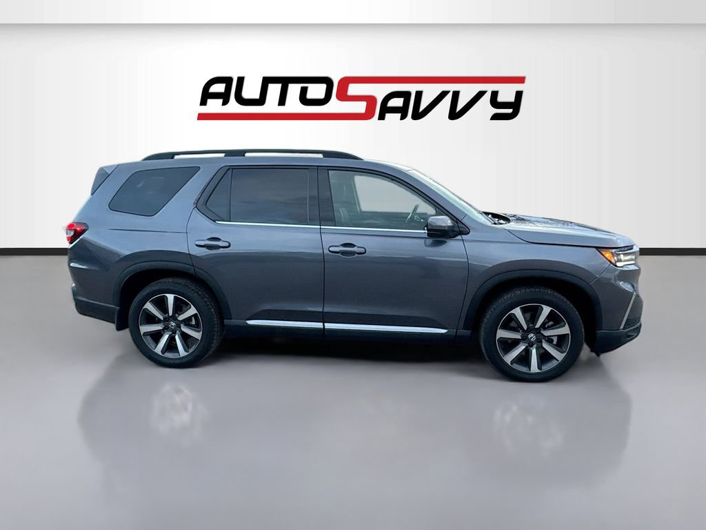 Used 2025 Honda Pilot Touring image 8