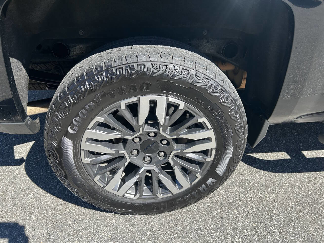 Used 2017 Chevrolet Silverado 1500 LTZ Z71 w/ LTZ Plus Package image 15