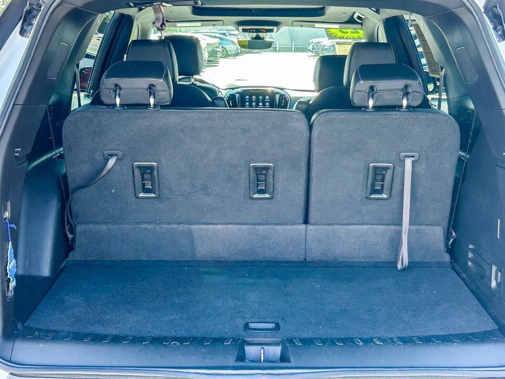 Used 2023 Chevrolet Traverse LT w/ LT Premium Package FWD image 27