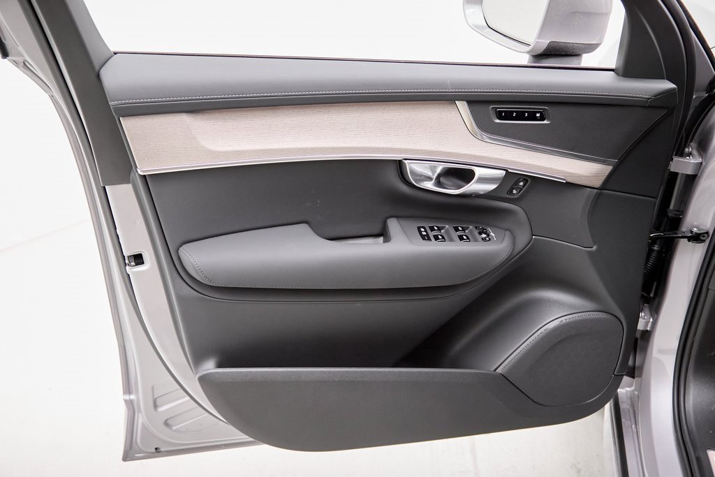 New 2026 Volvo XC90 B6 Core image 9