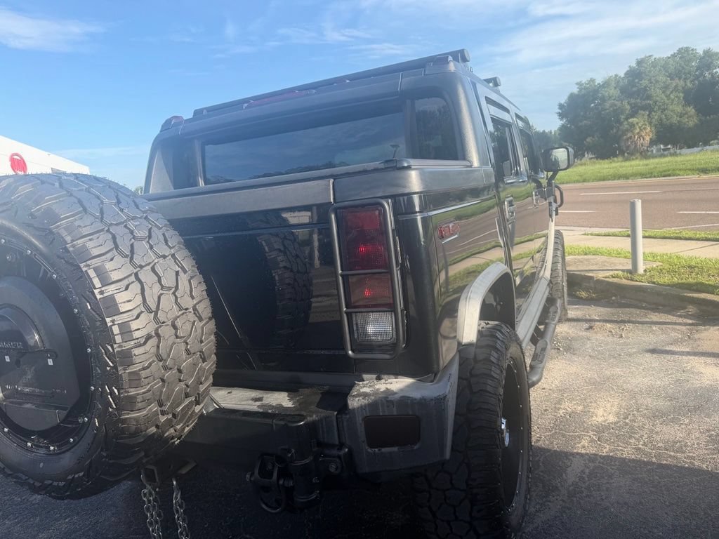Used 2005 HUMMER H2 SUT w/ Preferred Equipment Group AWD/4WD image 2