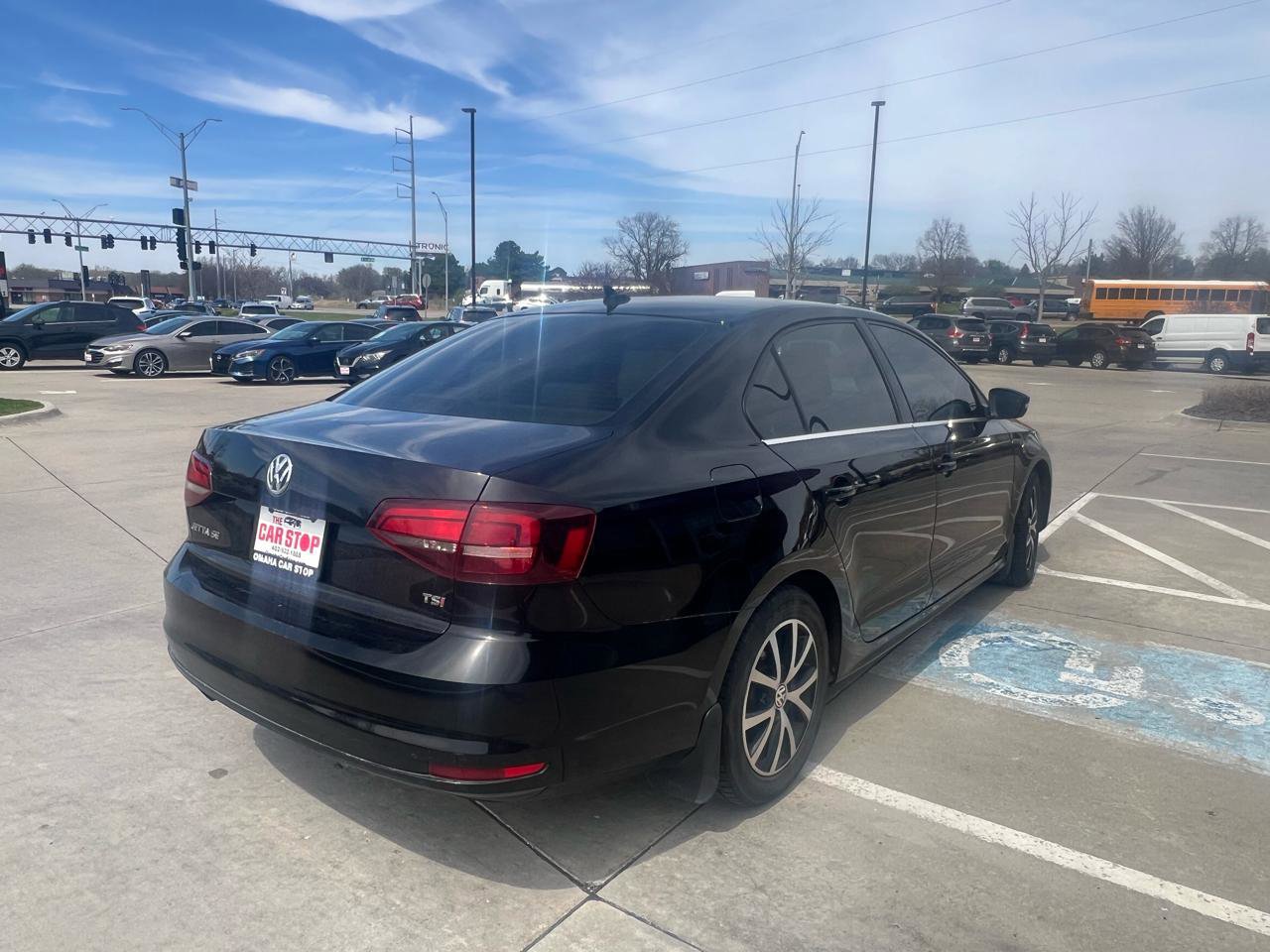 Used 2017 Volkswagen Jetta SE image 6