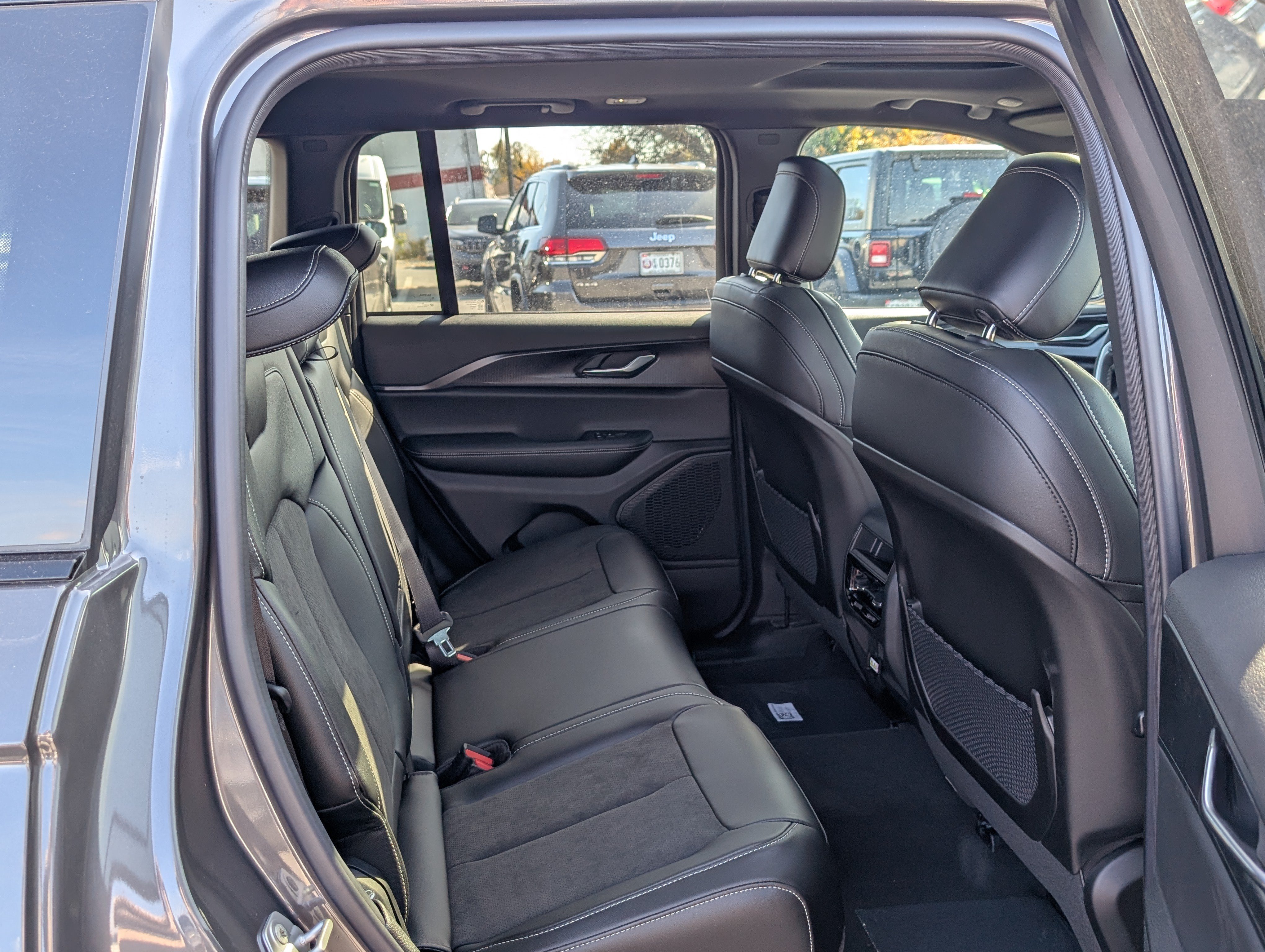 New 2025 Jeep Grand Cherokee Altitude AWD/4WD image 10