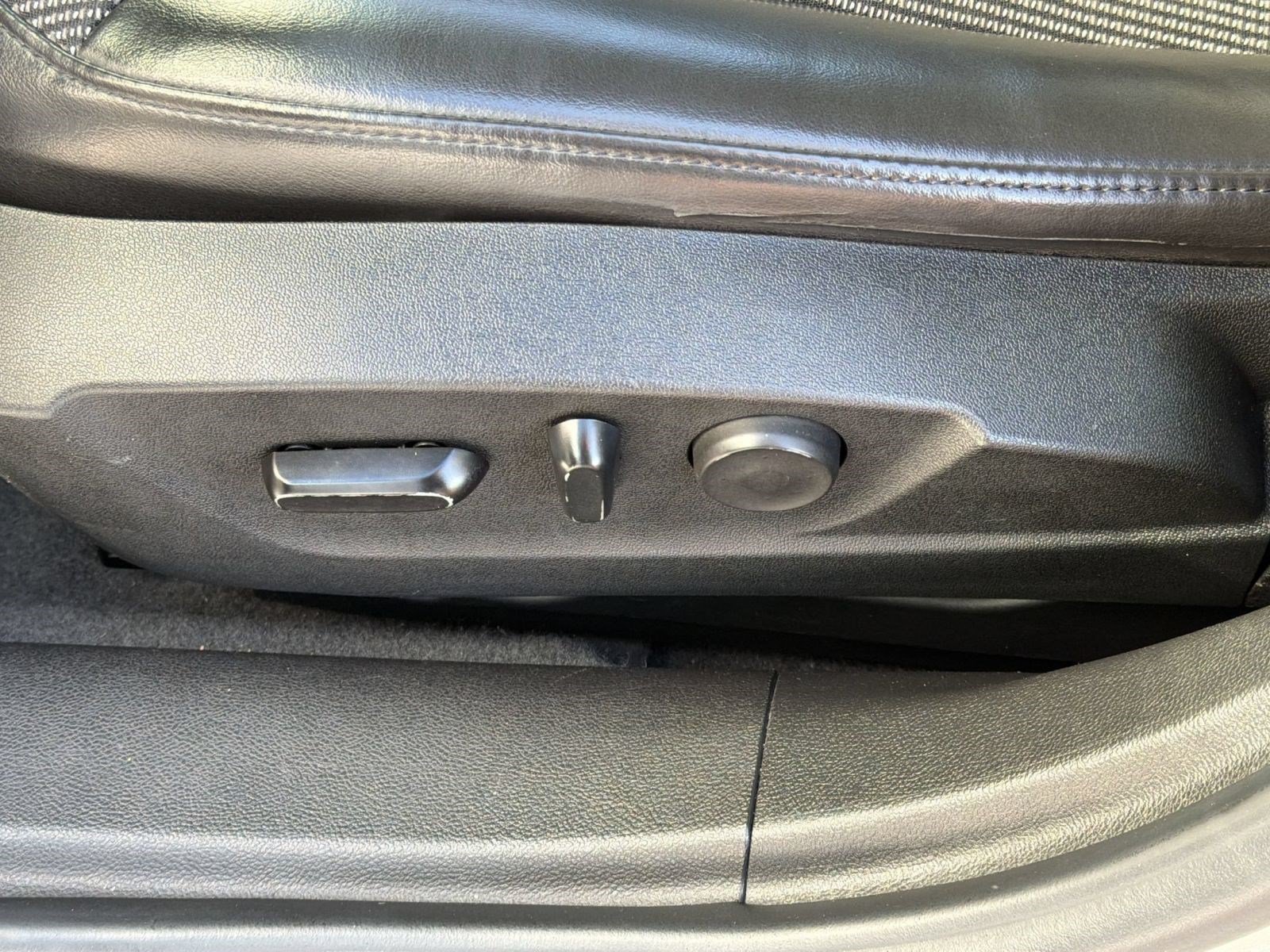 Used 2014 Chevrolet Malibu LT FWD image 16