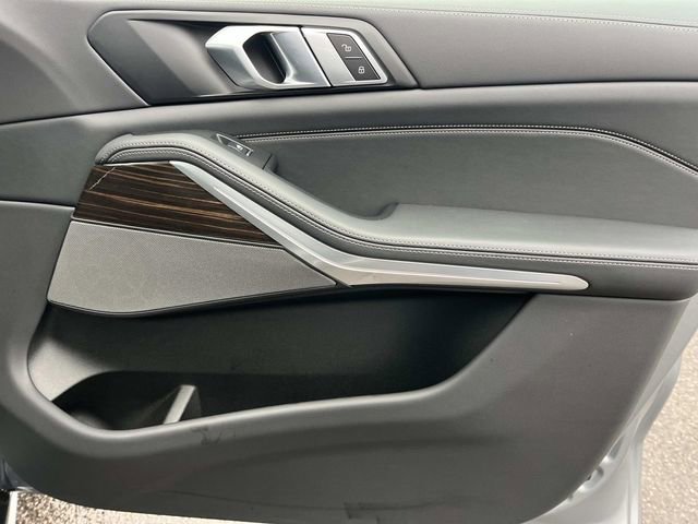 Used 2025 BMW X5 xDrive50e w/ Premium Package image 28