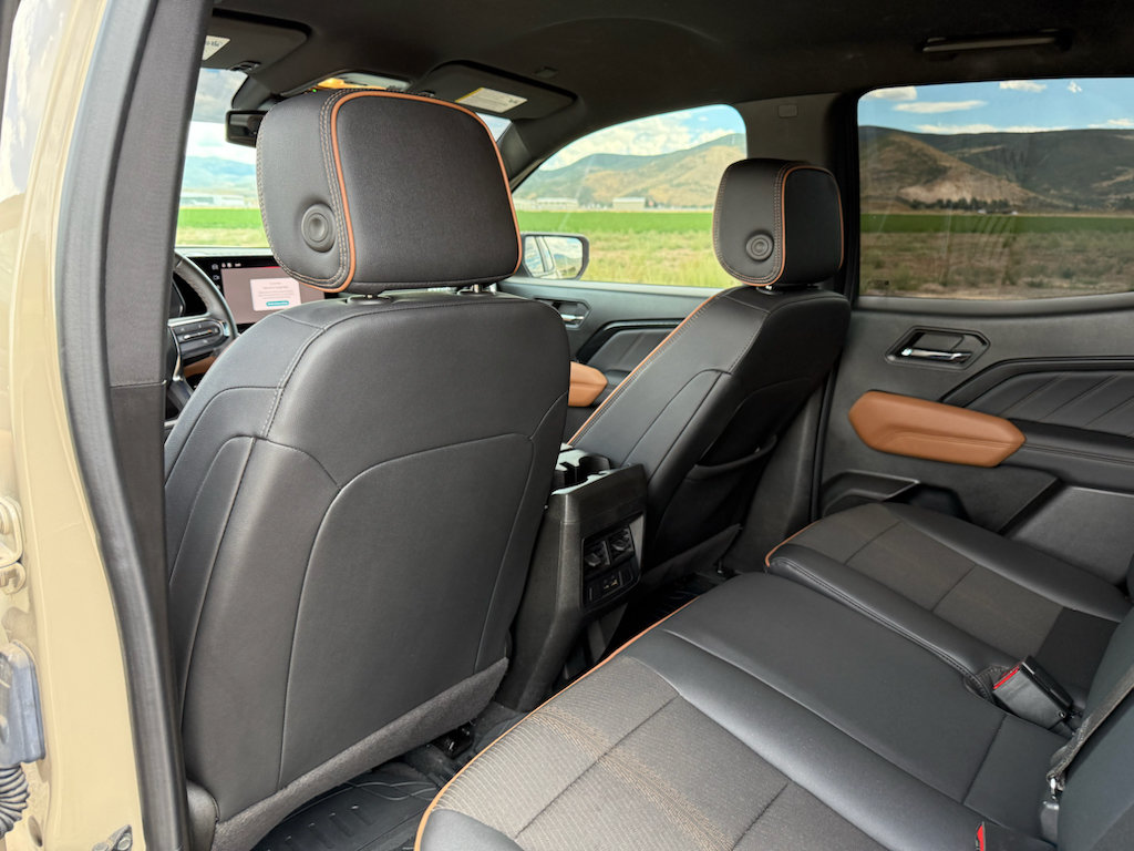Used 2024 GMC Canyon AT4 w/ Technology Package AWD/4WD image 30