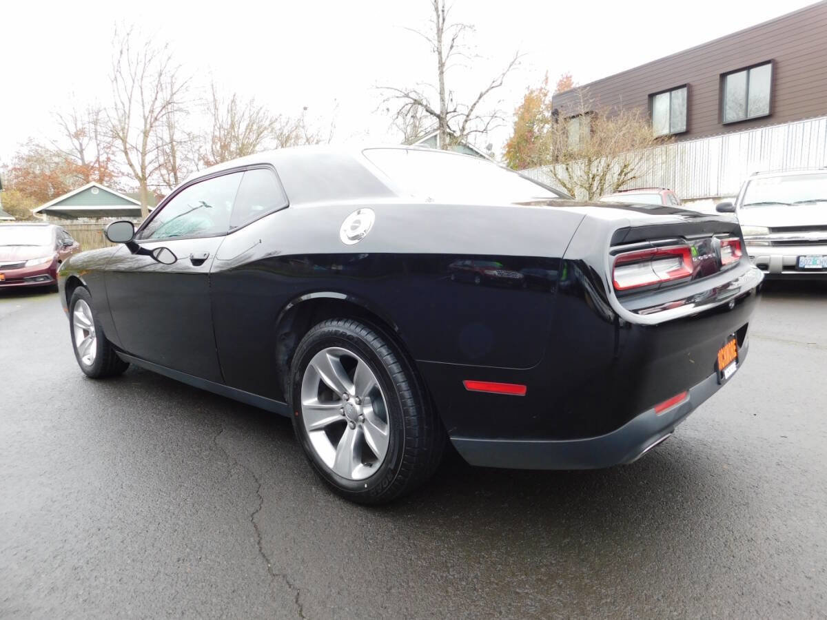 Used 2015 Dodge Challenger SXT image 3