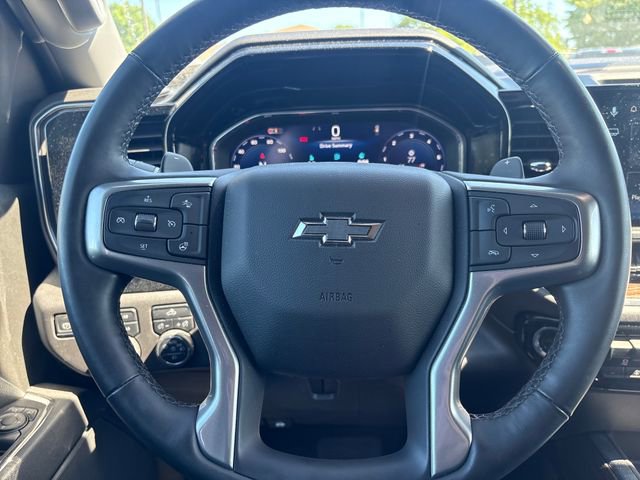 Used 2025 Chevrolet Silverado 1500 LT Trail Boss w/ Dark Appearance Package AWD/4WD image 17