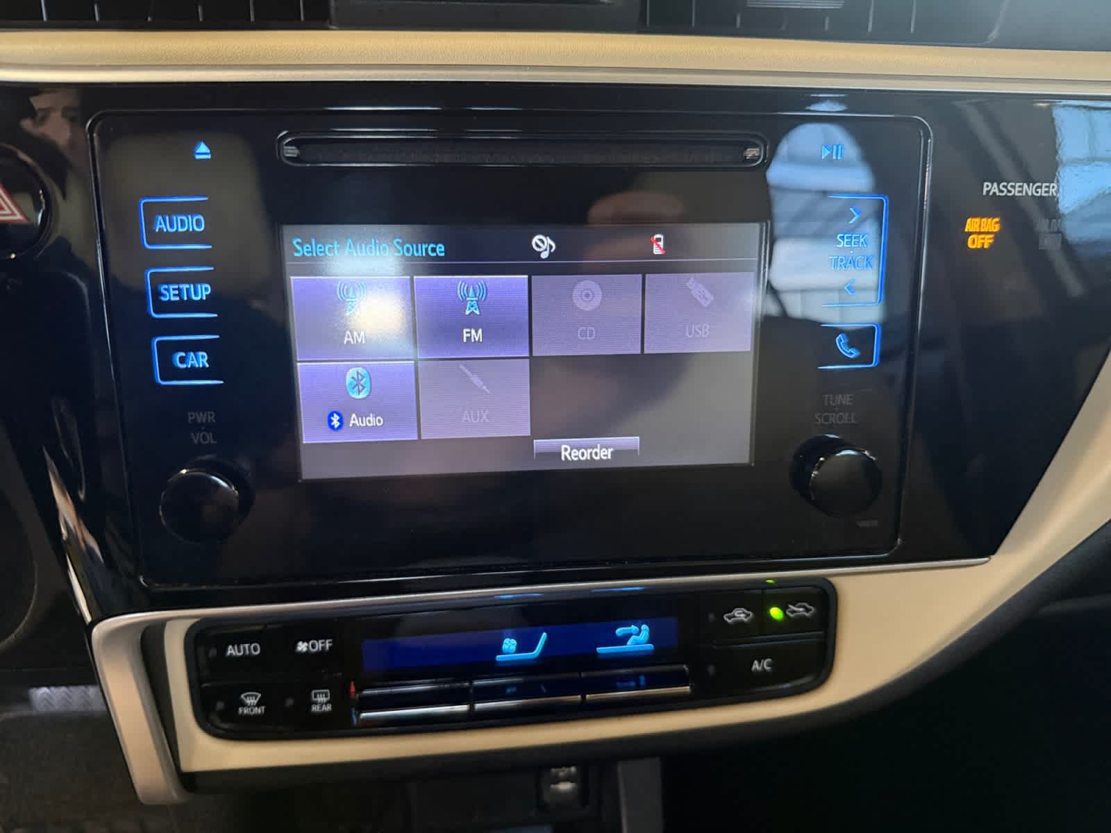 Used 2017 Toyota Corolla LE w/ Carpet Mat Package (TMS) FWD image 15