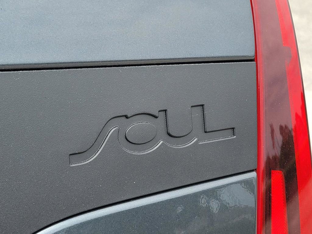 Used 2022 Kia Soul LX image 24