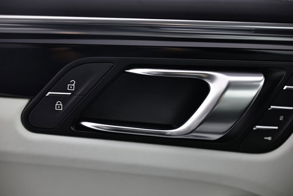 New 2026 Porsche Macan image 19