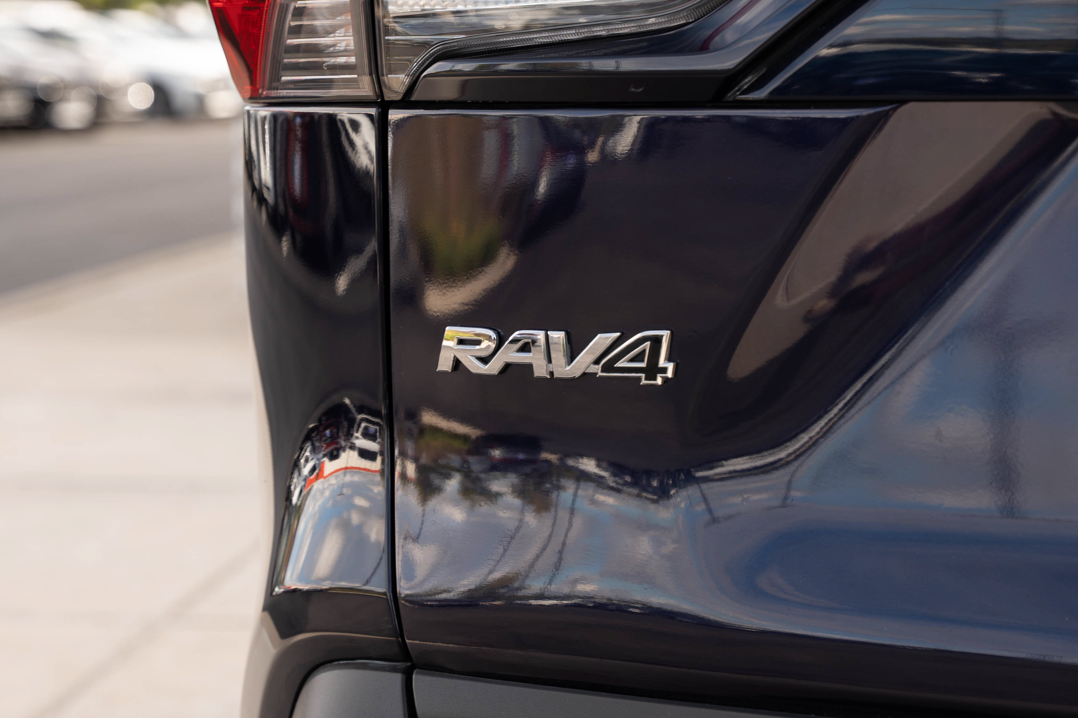 Used 2022 Toyota RAV4 XLE Premium AWD/4WD image 25