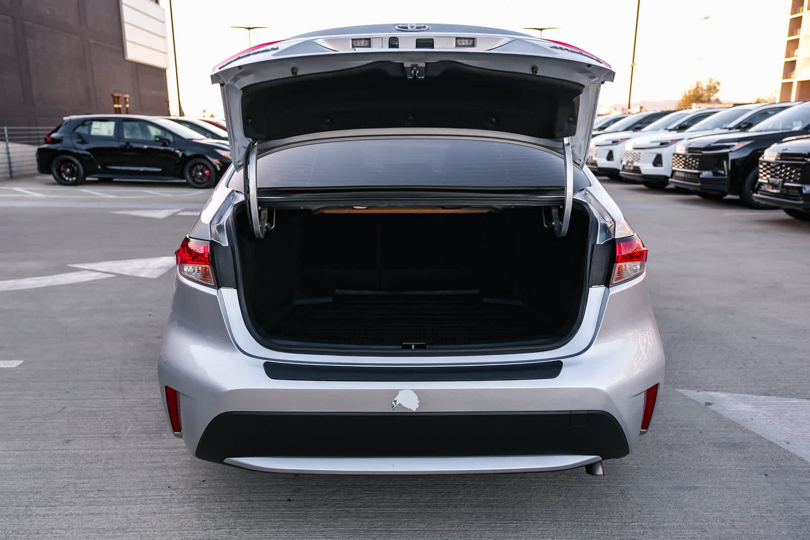 Used 2021 Toyota Corolla LE FWD image 27