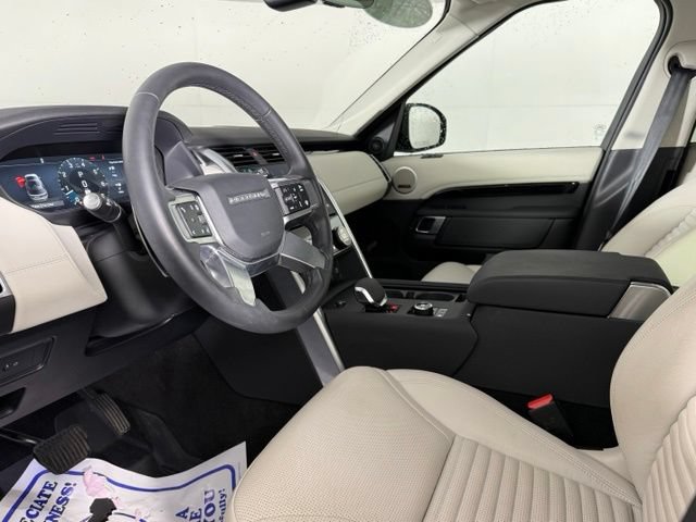 Used 2025 Land Rover Discovery S AWD/4WD image 6