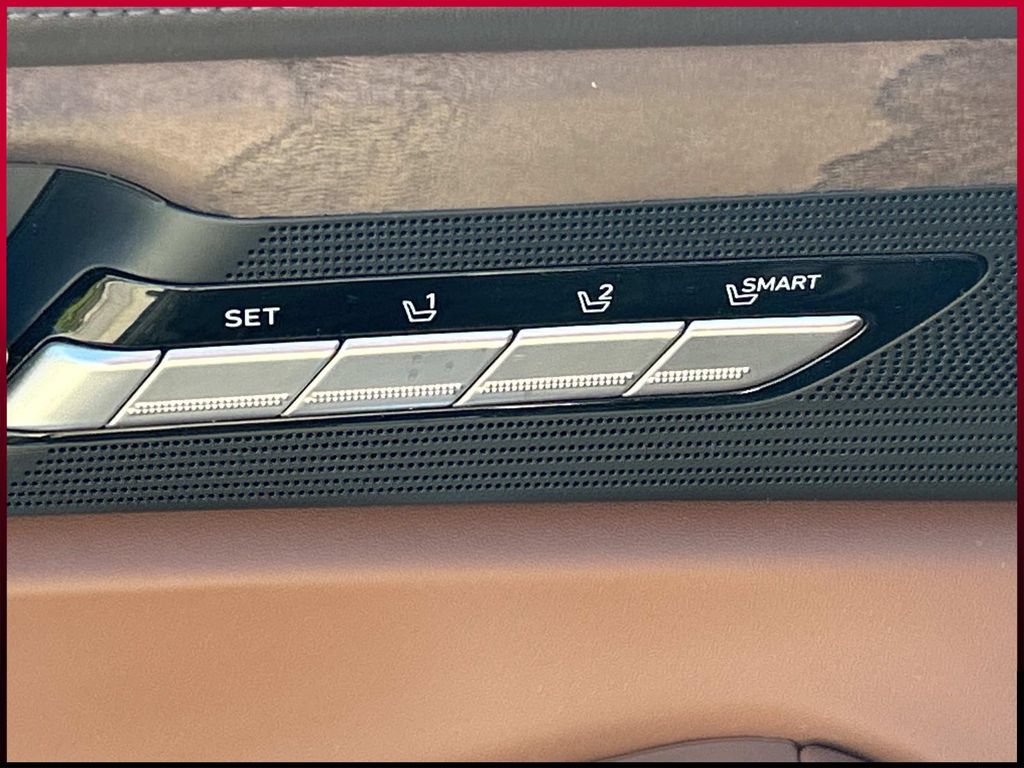 Used 2022 Genesis G90 3.3T Premium RWD image 19