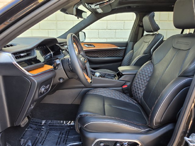 Used 2024 Jeep Grand Cherokee Summit AWD/4WD image 28