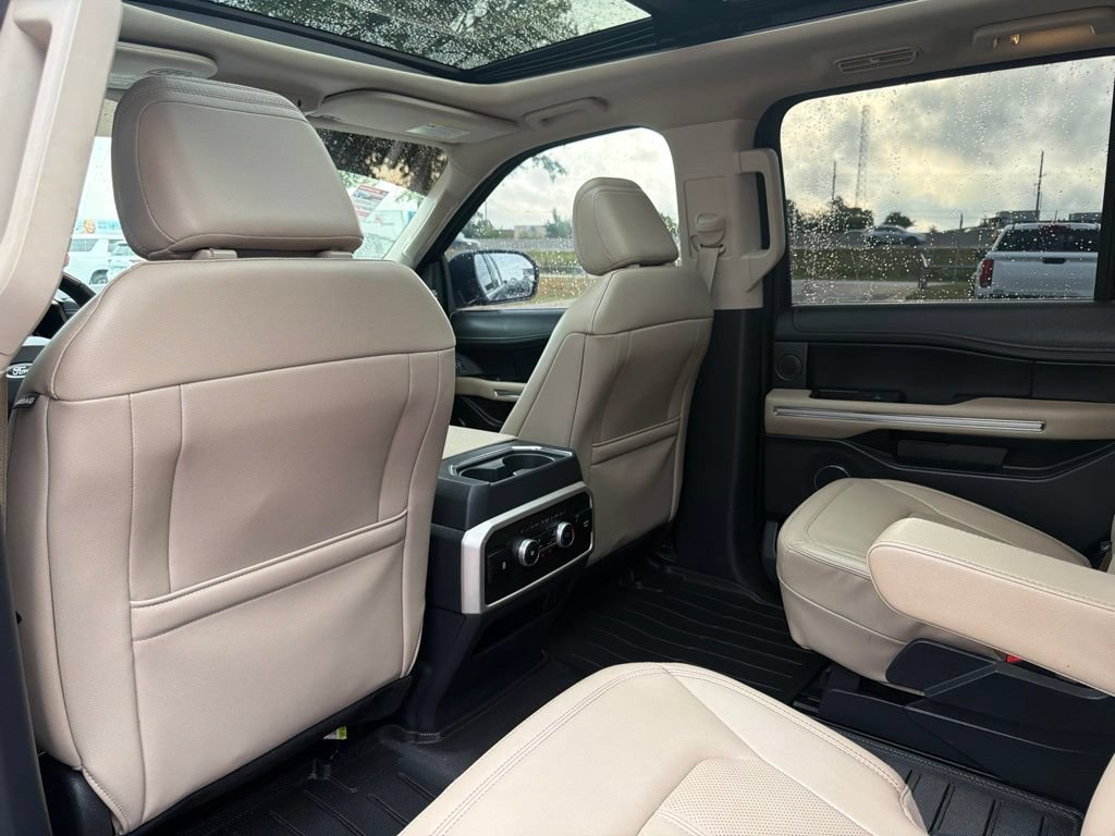 Used 2023 Ford Expedition Limited AWD/4WD image 18