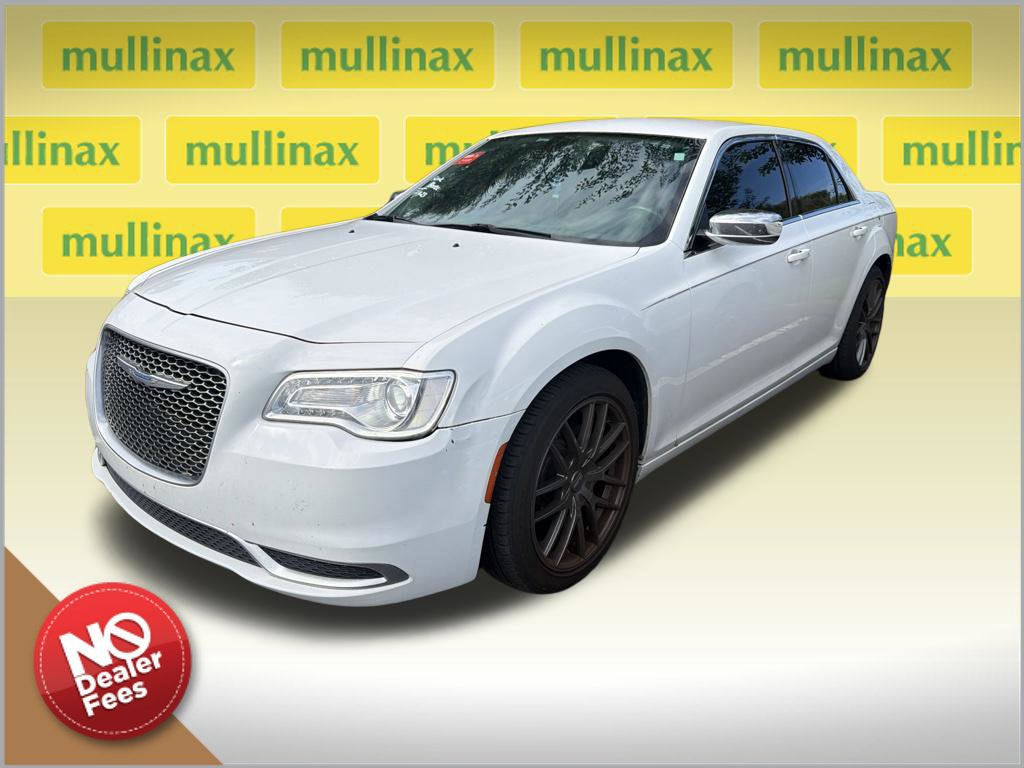 Used 2018 Chrysler 300 Touring w/ Chrome Appearance Package RWD image 1