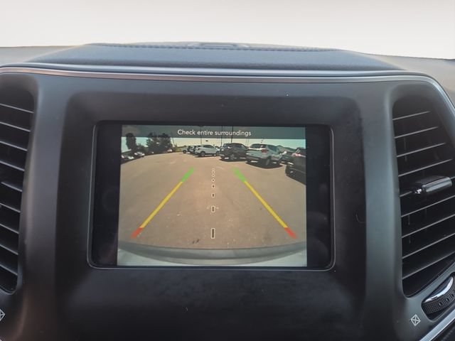 Used 2019 Jeep Cherokee Latitude w/ Cold Weather Group AWD/4WD image 24