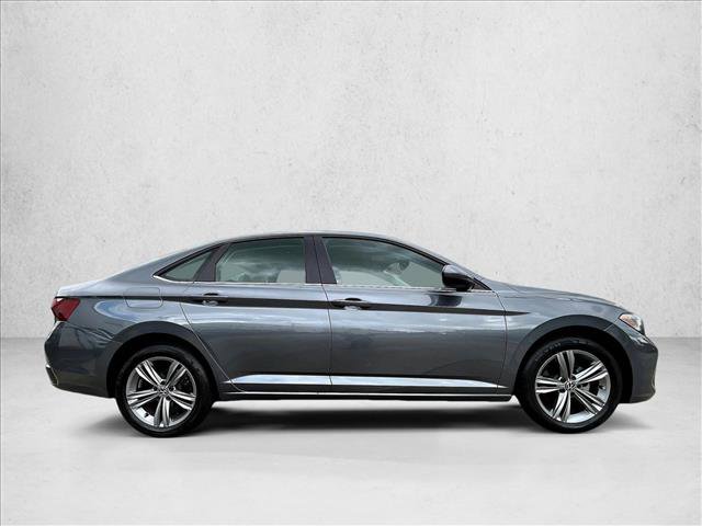 Used 2024 Volkswagen Jetta SE FWD image 5