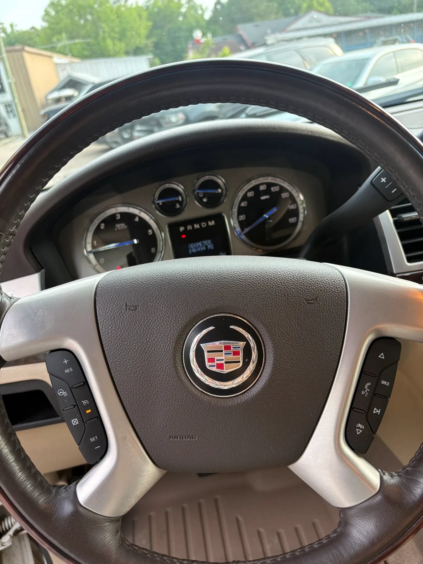 Used 2011 Cadillac Escalade Premium AWD/4WD image 53