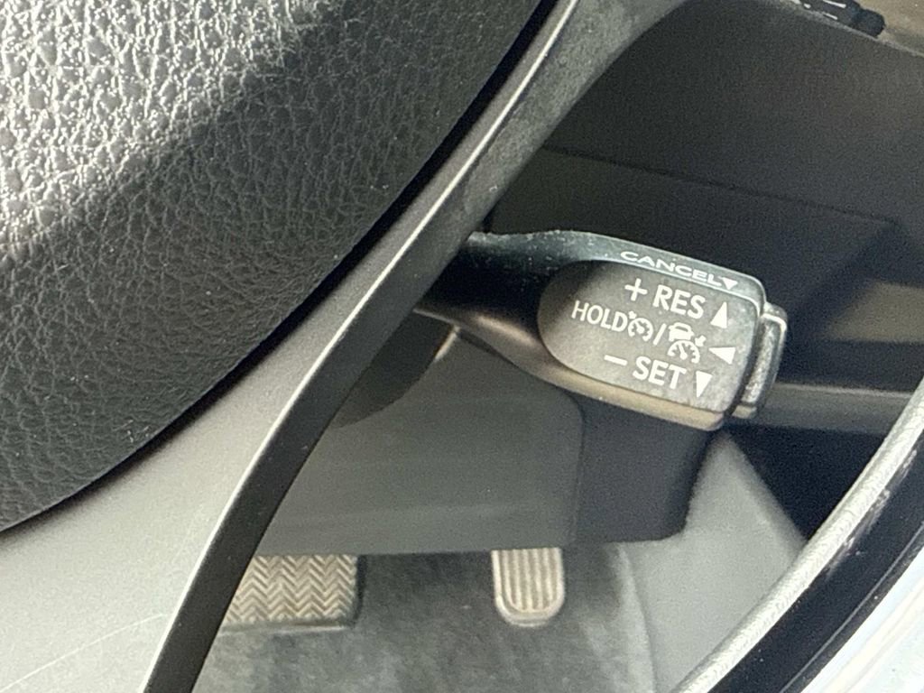 Used 2020 Toyota C-HR XLE image 36