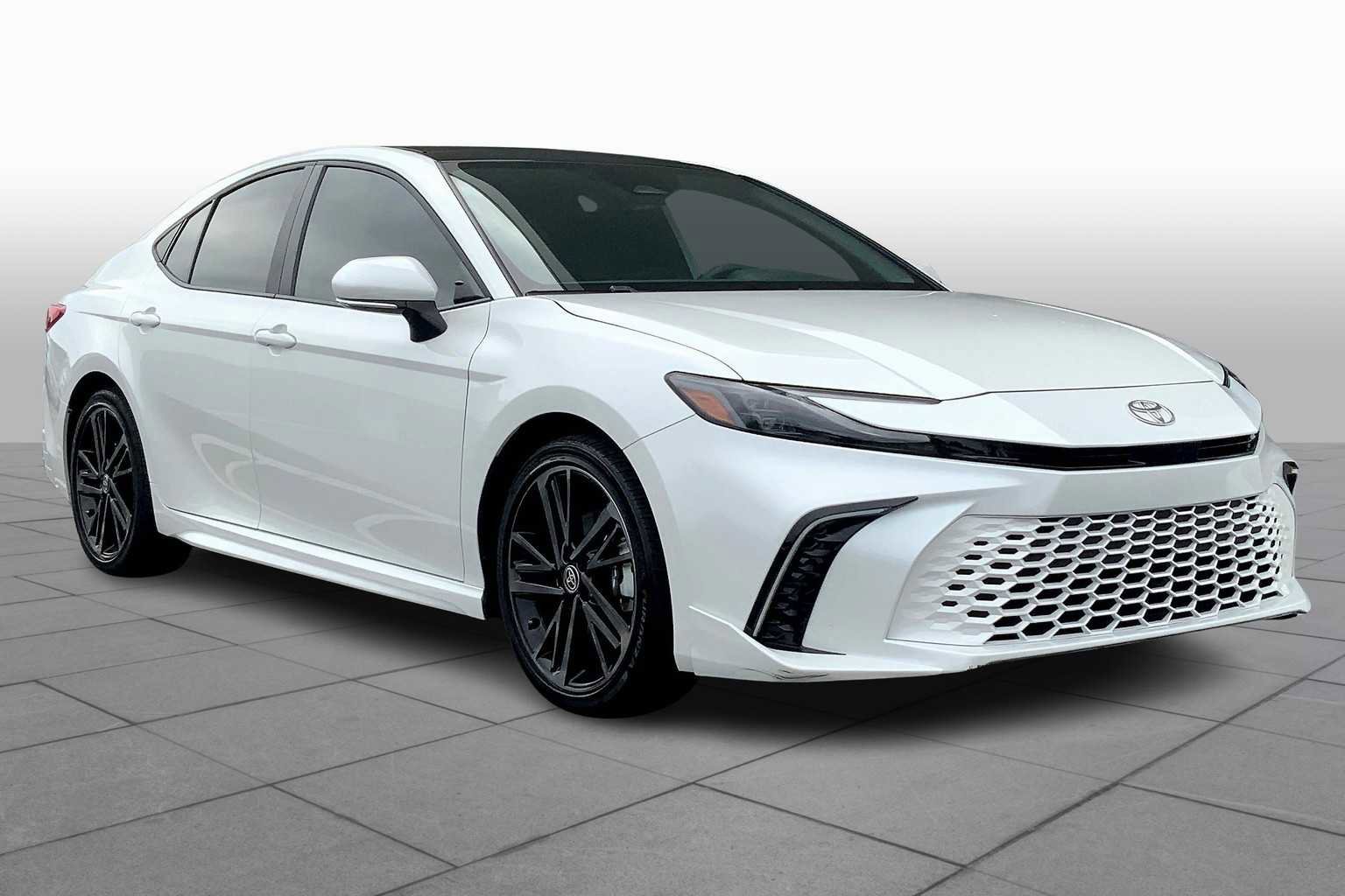 Used 2025 Toyota Camry XSE image 2