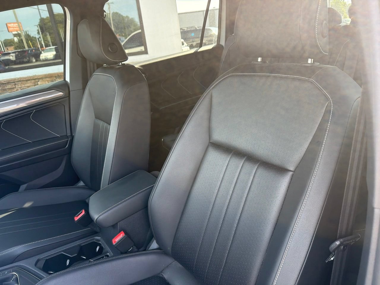 Used 2023 Volkswagen Tiguan SE R-Line FWD image 3