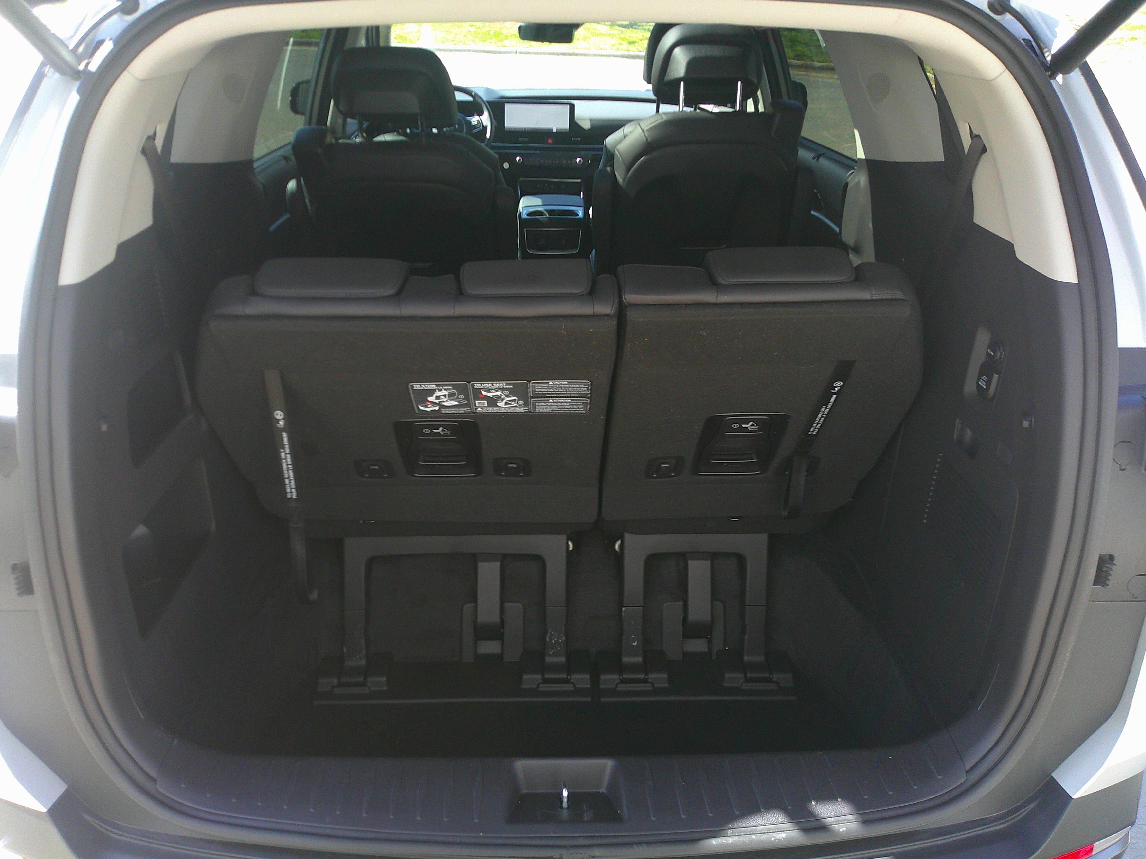 Used 2025 Kia Carnival SX Prestige image 35