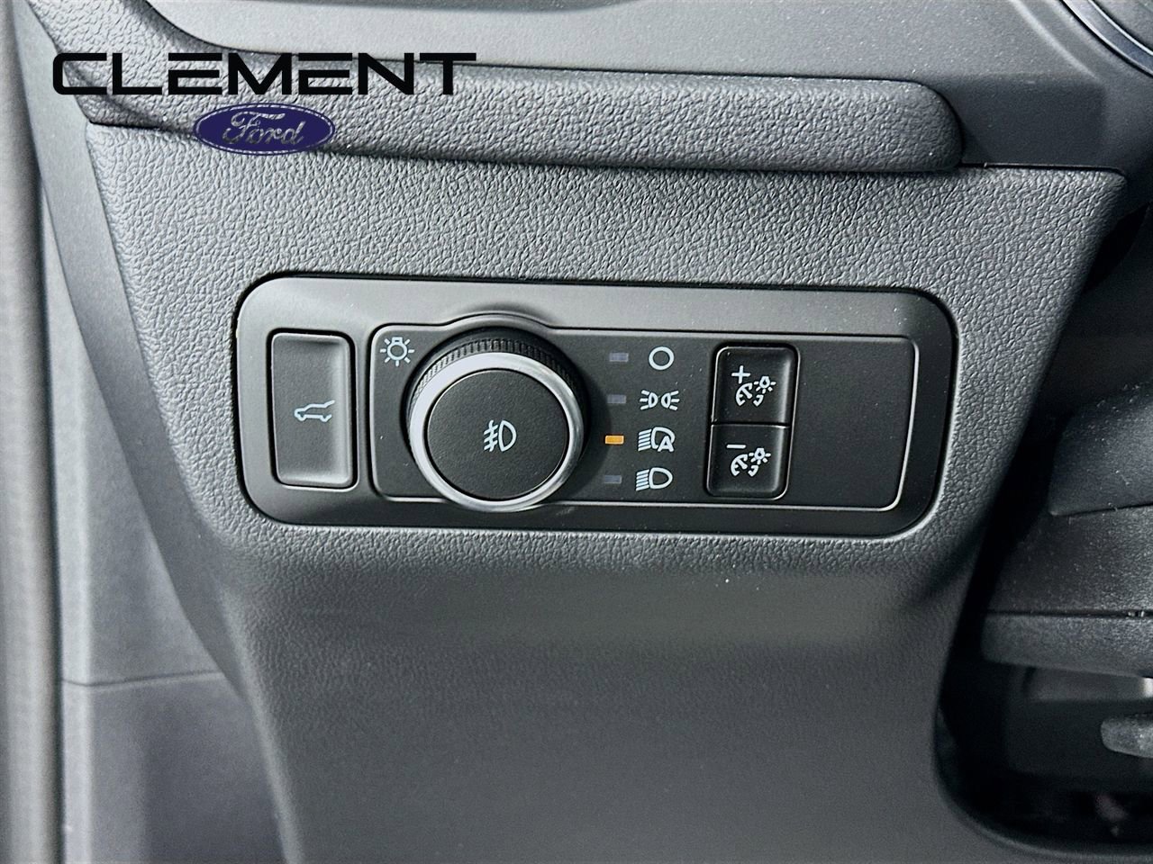 New 2025 Ford Escape Platinum w/ Premium Technology Package AWD/4WD image 13