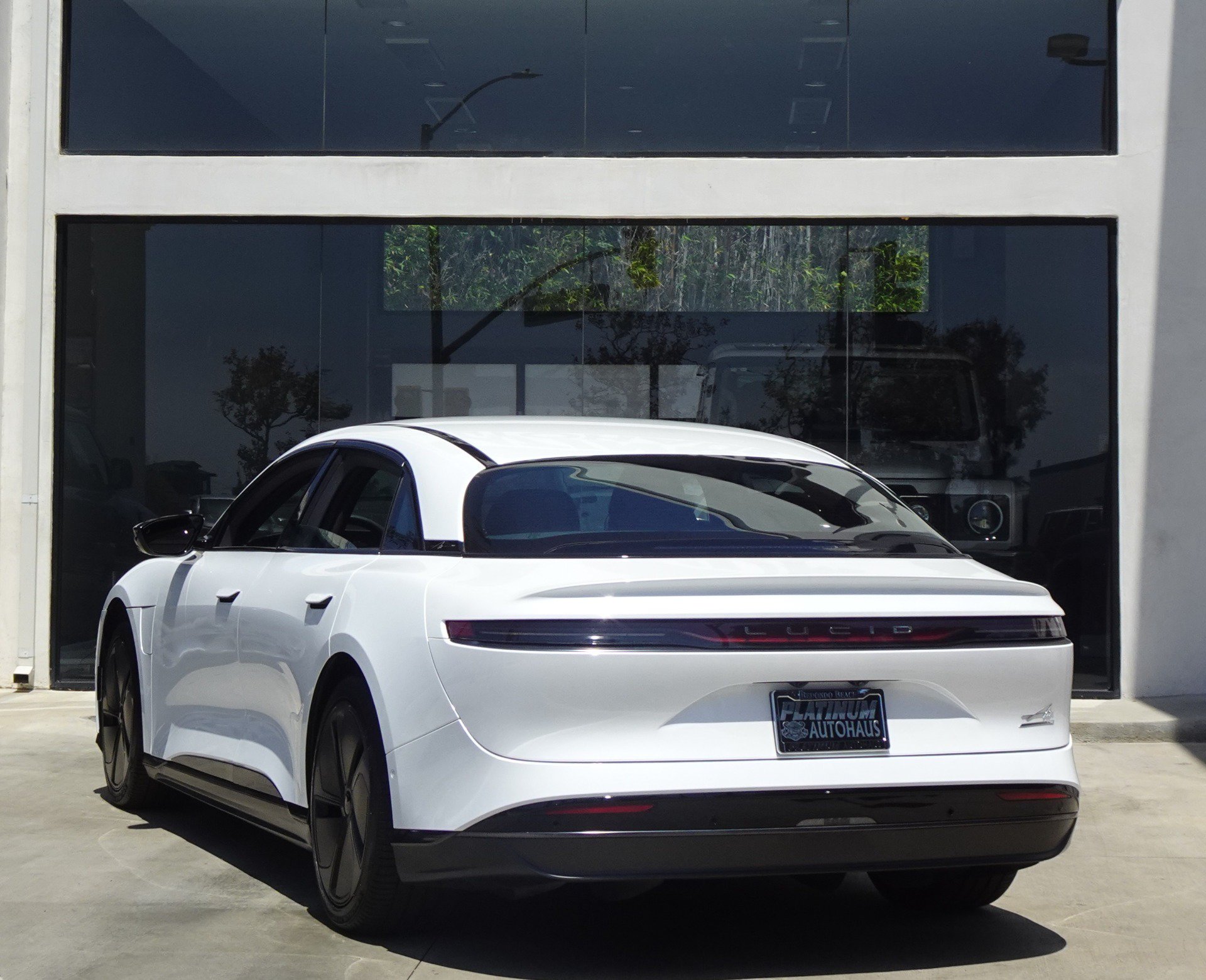 Used 2024 Lucid Air Touring AWD/4WD image 4