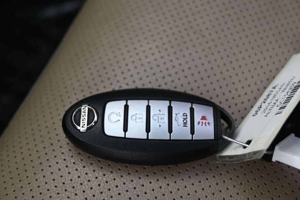 Used 2016 Nissan Altima 2.5 SL w/ 2.5 Technology Package FWD image 28