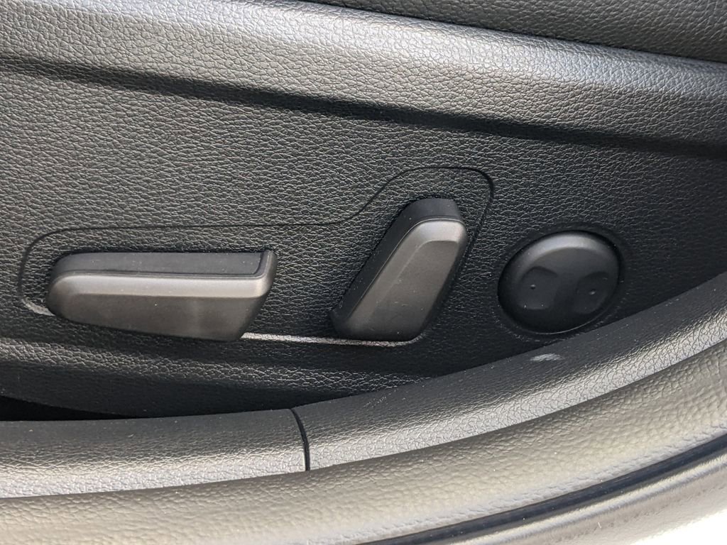 Used 2019 Kia Cadenza Technology image 19