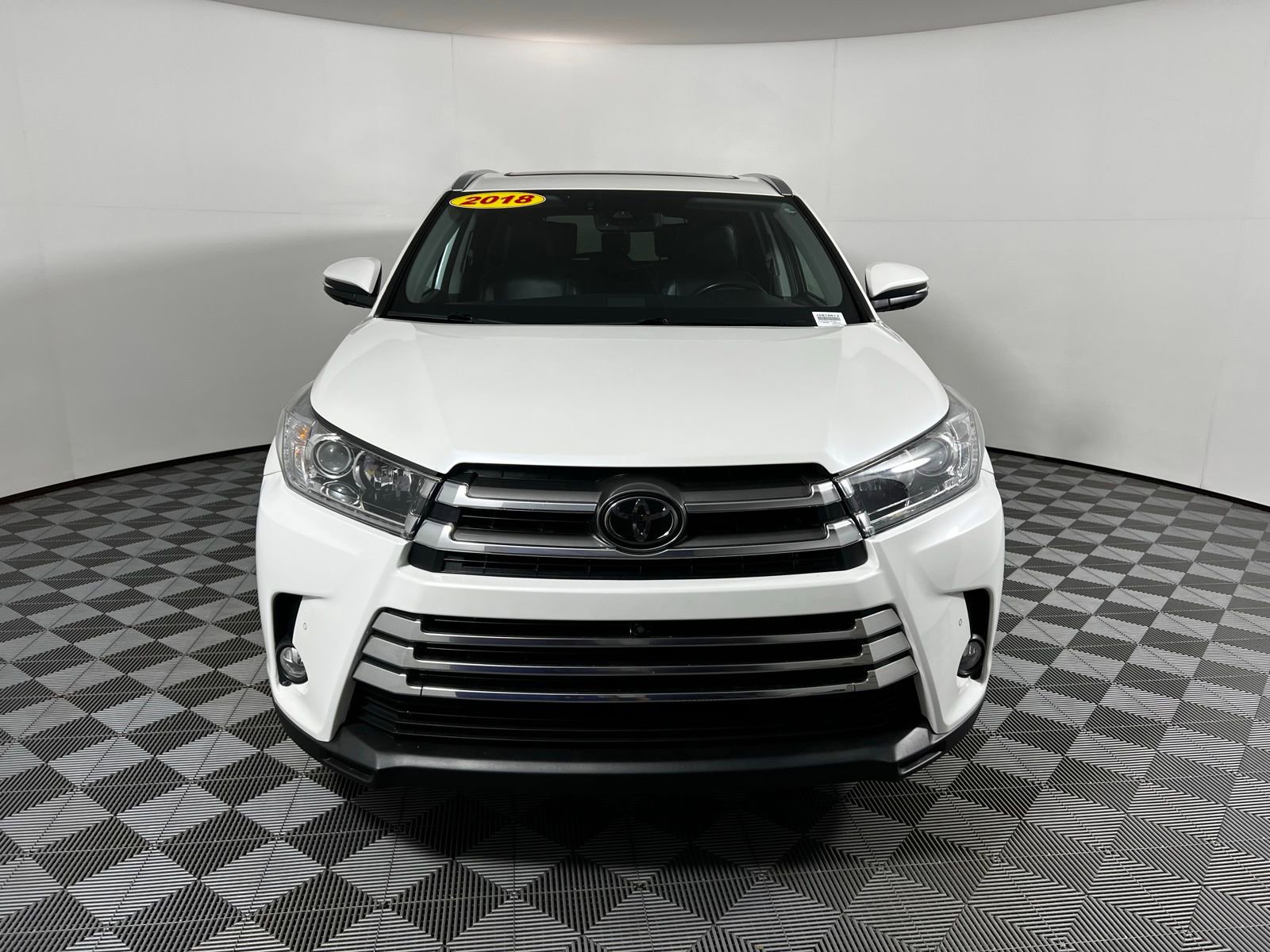 Used 2018 Toyota Highlander Limited Platinum image 2