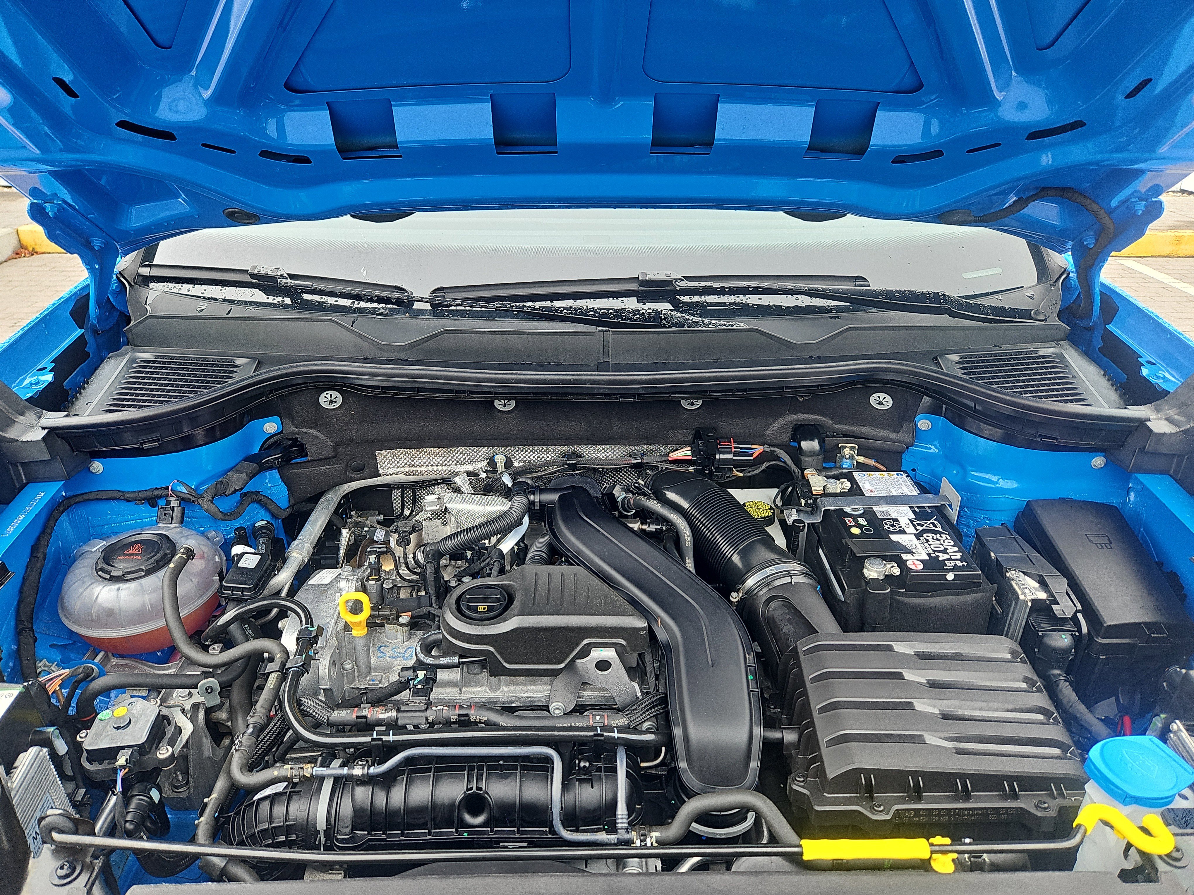 Certified 2025 Volkswagen Taos SE image 34