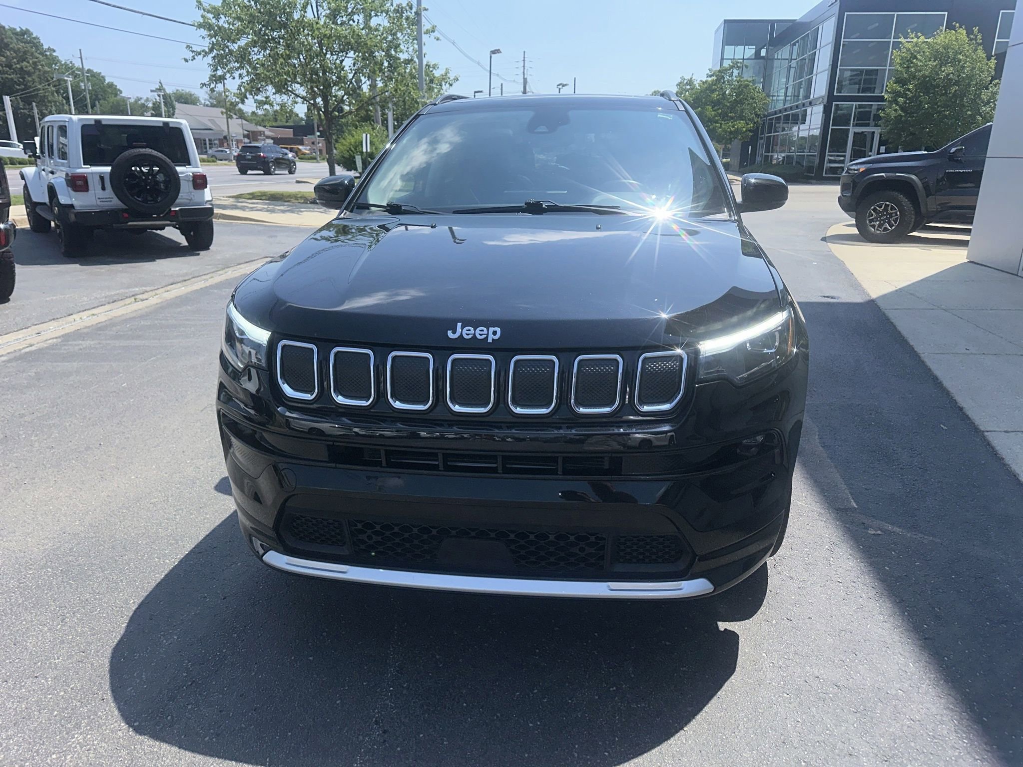 Used 2022 Jeep Compass Limited w/ Elite Group AWD/4WD image 9