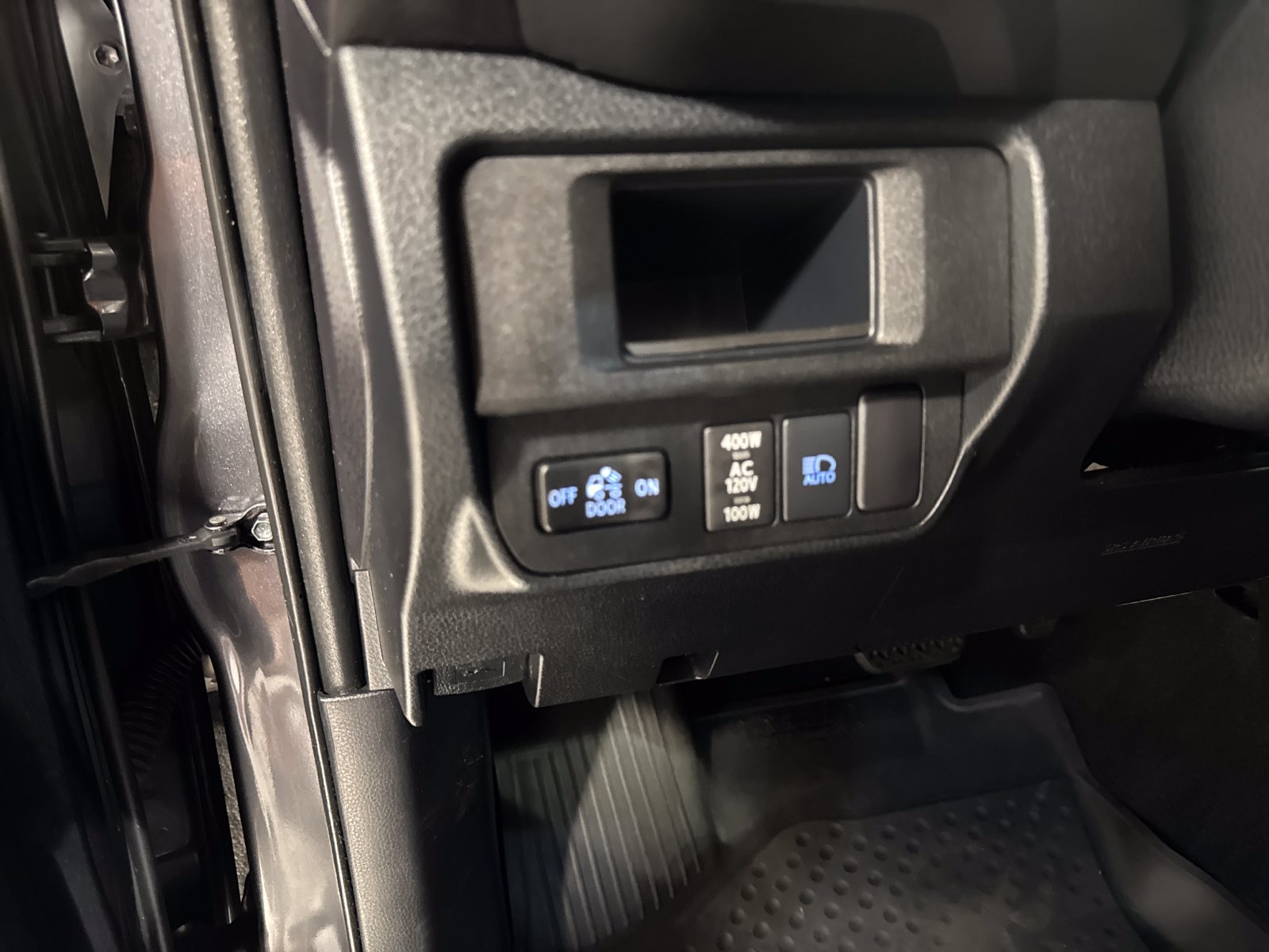 Used 2019 Toyota Tacoma TRD Off-Road w/ Technology Package AWD/4WD image 18