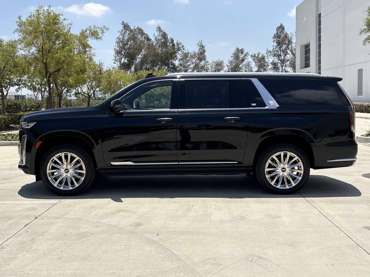 Used 2021 Cadillac Escalade ESV Premium Luxury w/ Driver Assist Tech Package RWD image 7