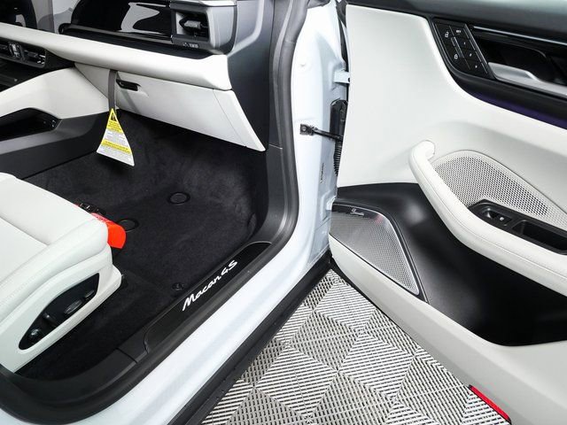 New 2026 Porsche Macan 4S Electric image 26