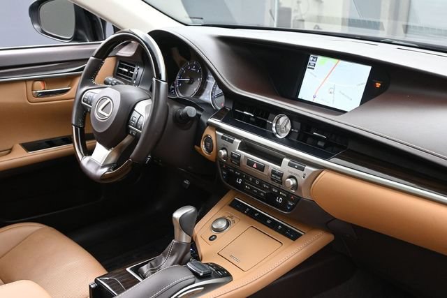 Used 2017 Lexus ES 350 w/ Luxury Package FWD image 26