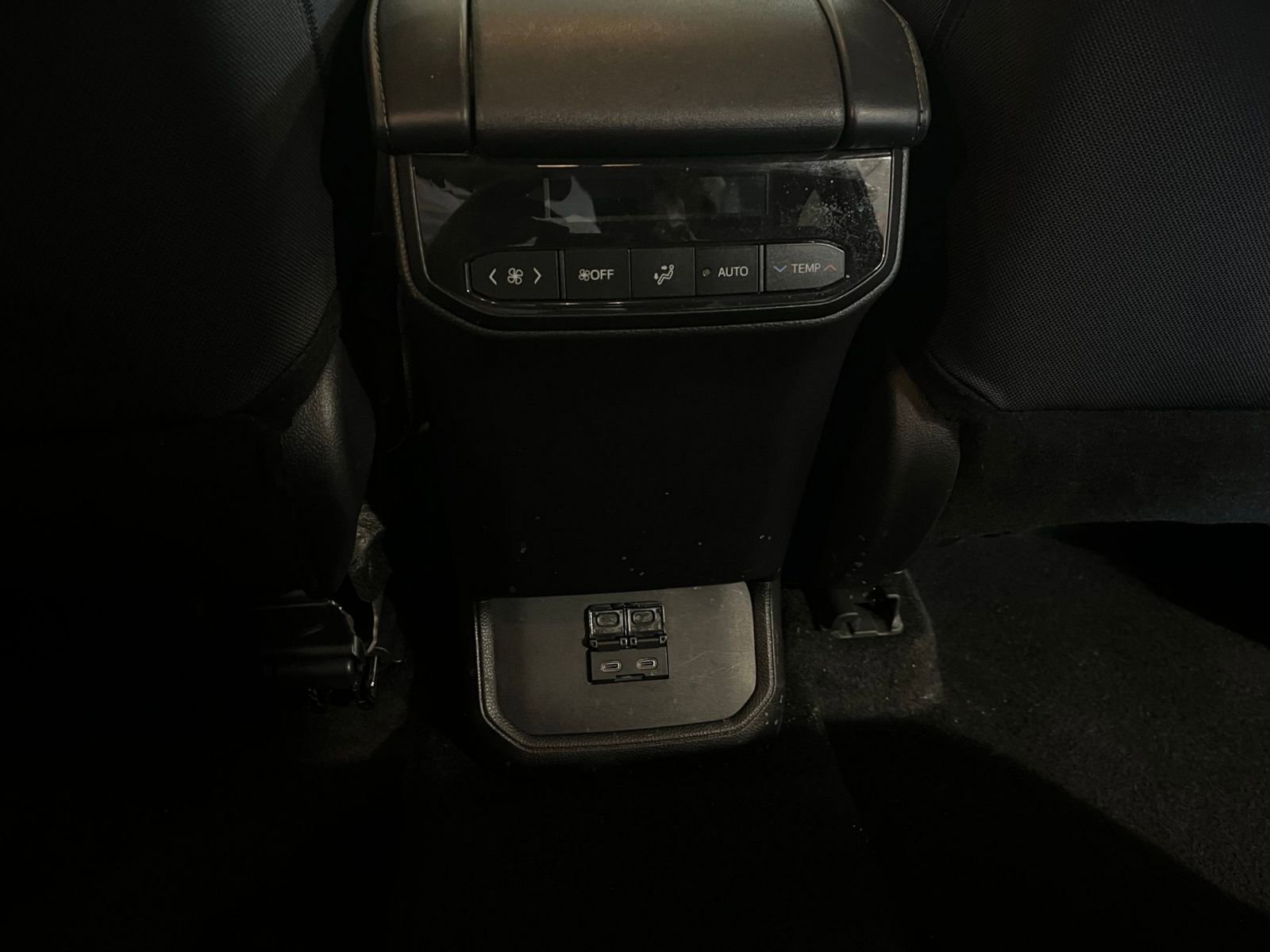 Used 2025 Toyota Highlander LE image 24