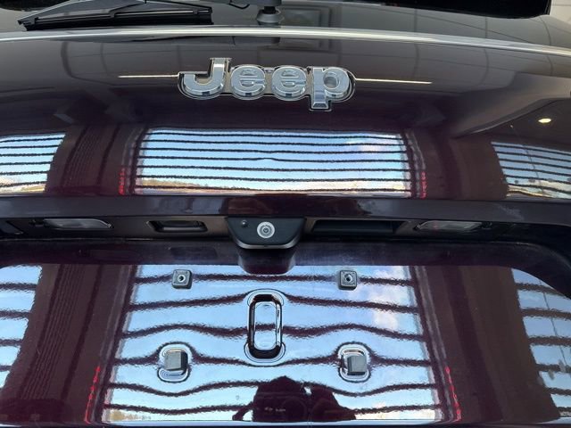 Used 2022 Jeep Grand Cherokee L Limited w/ Luxury Tech Group II image 16