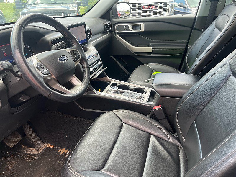Used 2021 Ford Explorer XLT w/ Equipment Group 202A AWD/4WD image 8