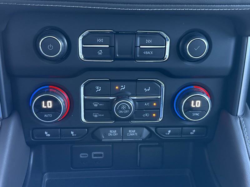 Used 2024 Chevrolet Suburban LT image 17