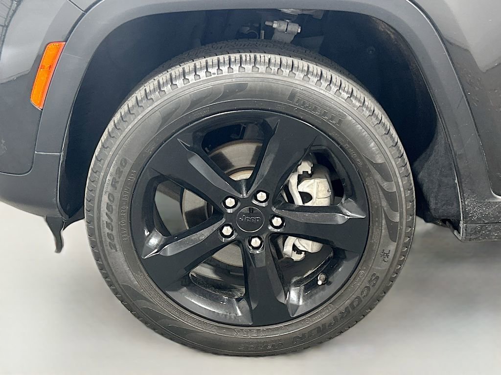 Used 2024 Jeep Grand Cherokee Limited w/ Black Appearance Package AWD/4WD image 29