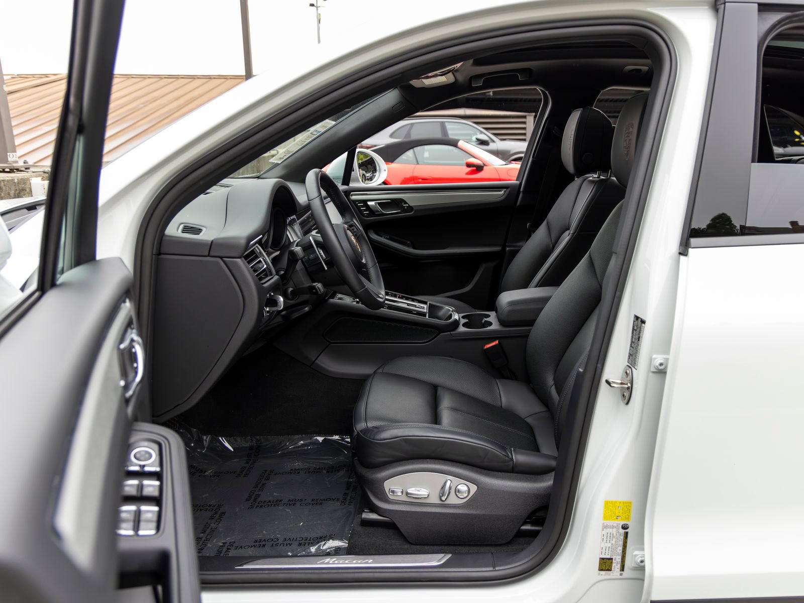 Certified 2026 Porsche Macan AWD/4WD image 25