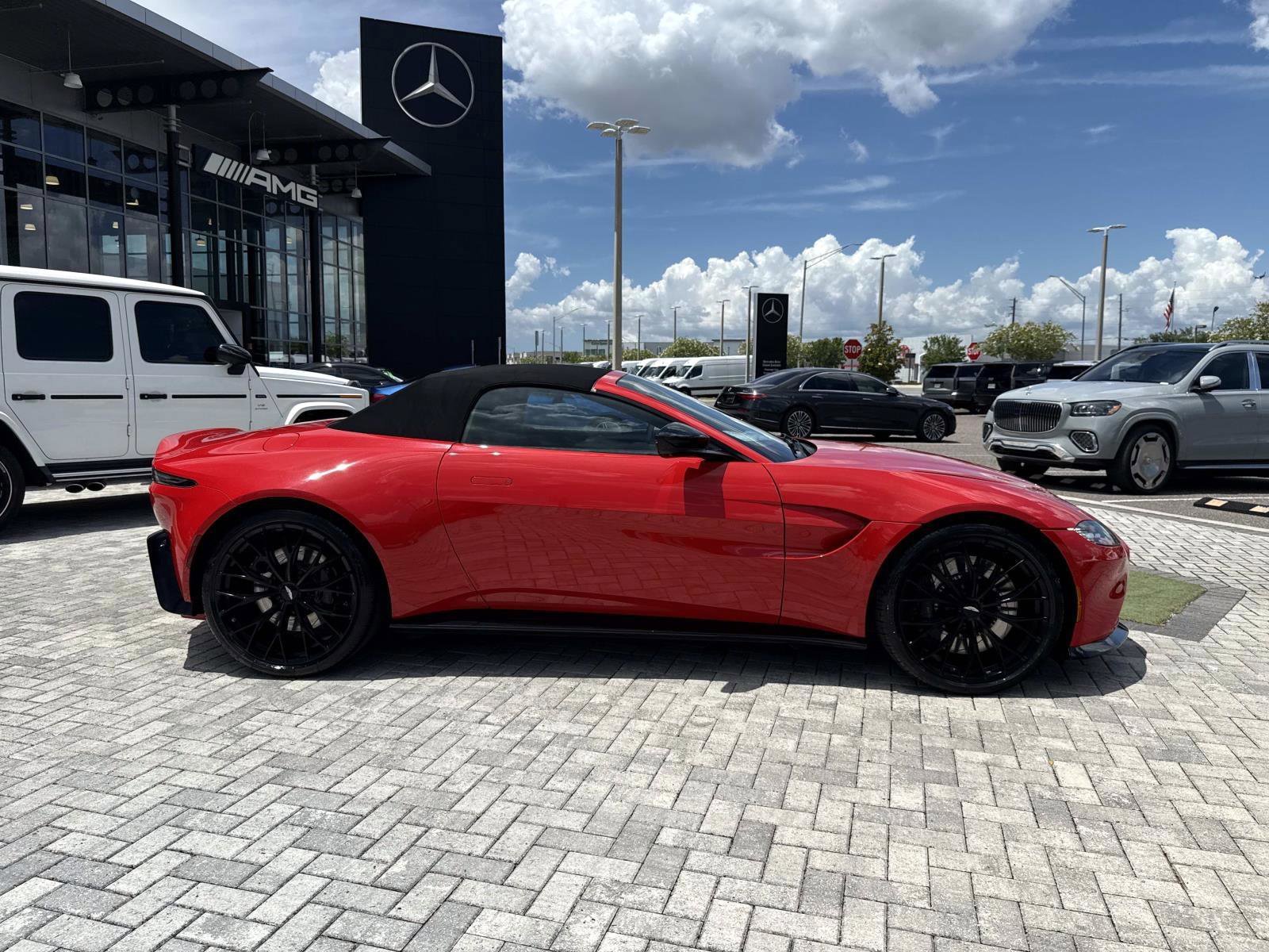 Used 2022 Aston Martin V8 Vantage Roadster RWD image 16