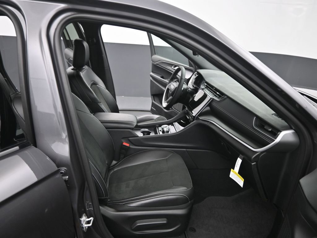 Used 2024 Jeep Grand Cherokee Altitude image 18