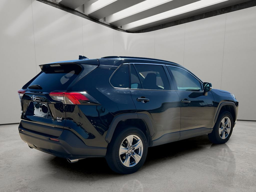 Used 2022 Toyota RAV4 XLE AWD/4WD image 16